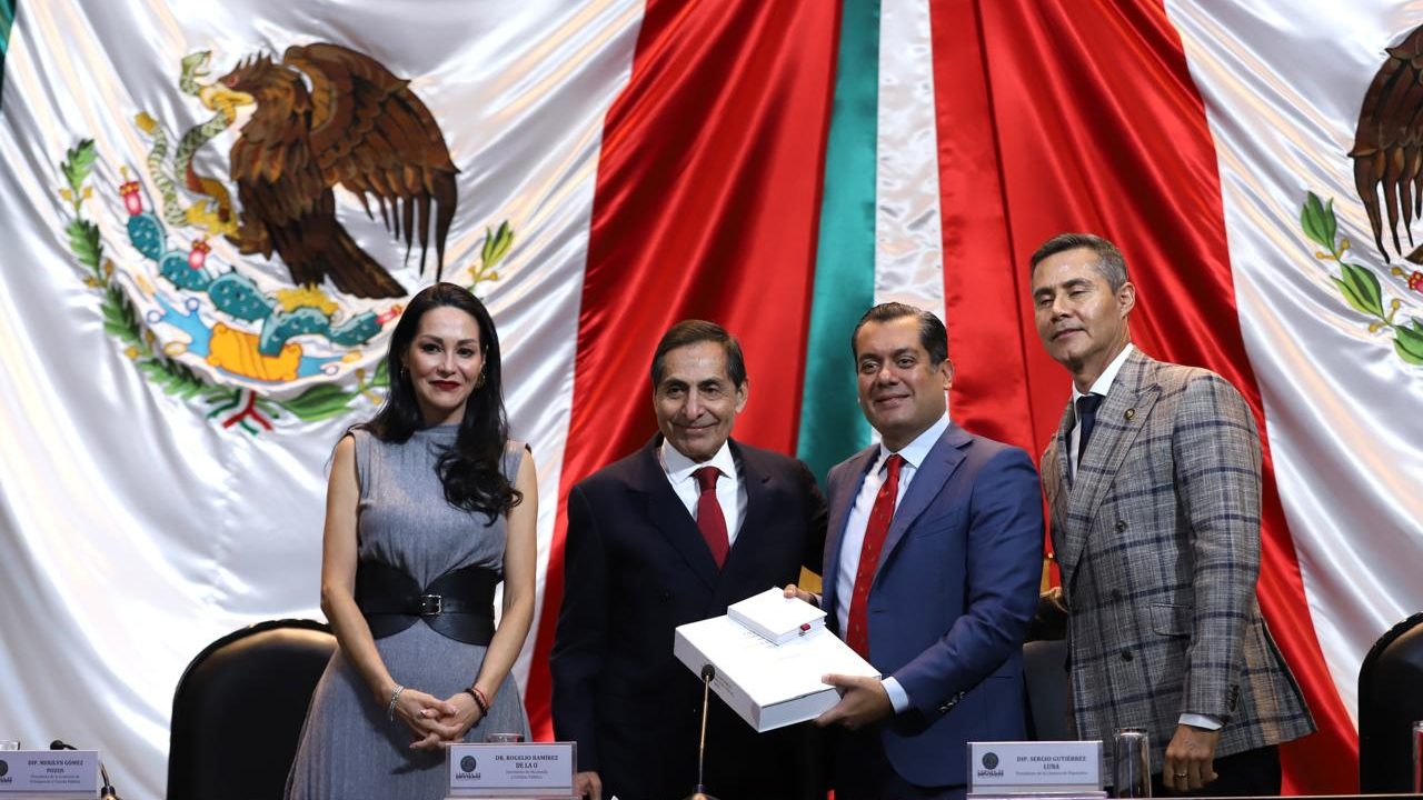 Hacienda entrega al Congreso Paquete Económico 2025; déficit público bajará a 3.9% del PIB