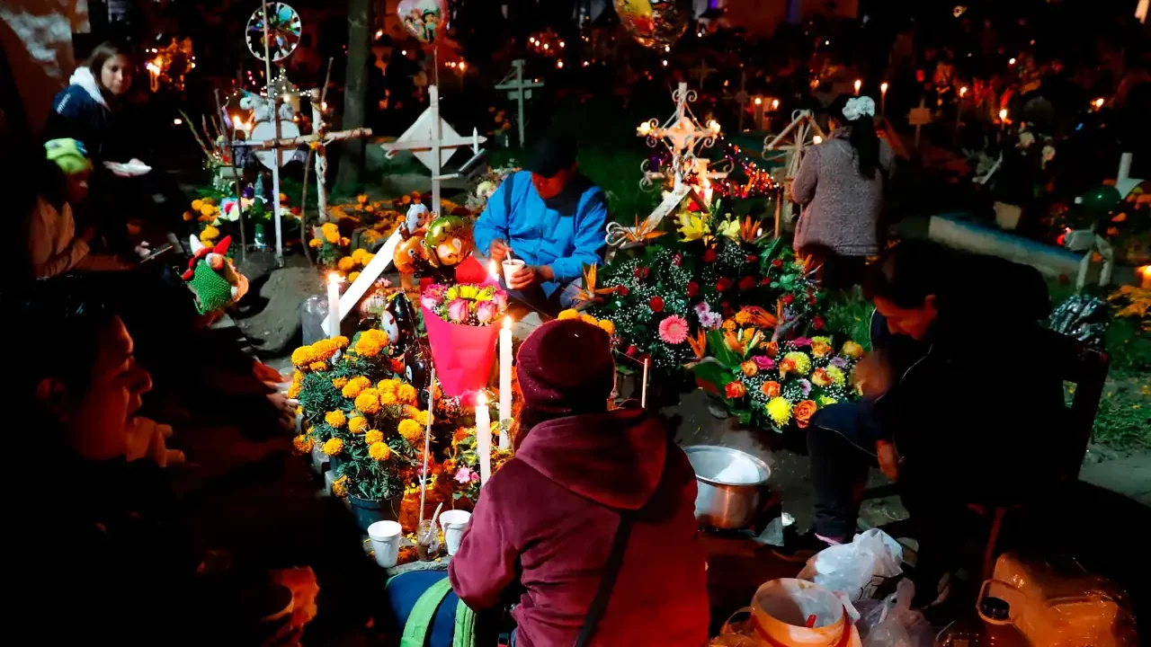 Así se vive el Día de Muertos en Xochimilco, una de las festividades más representativas