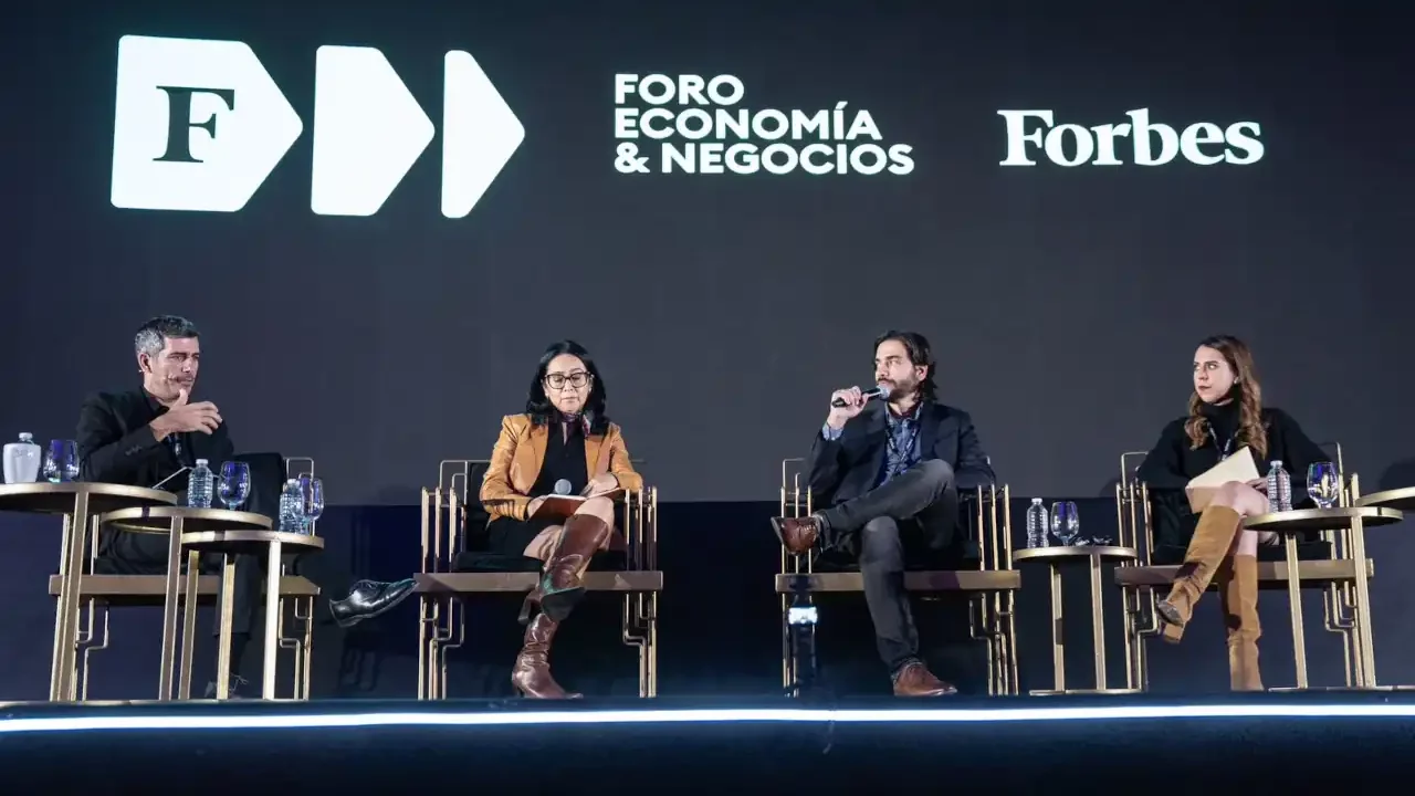 Foro Forbes Economía y Negocios 2024: La IA está en el centro de las operaciones pero falta regulación, dicen especialistas