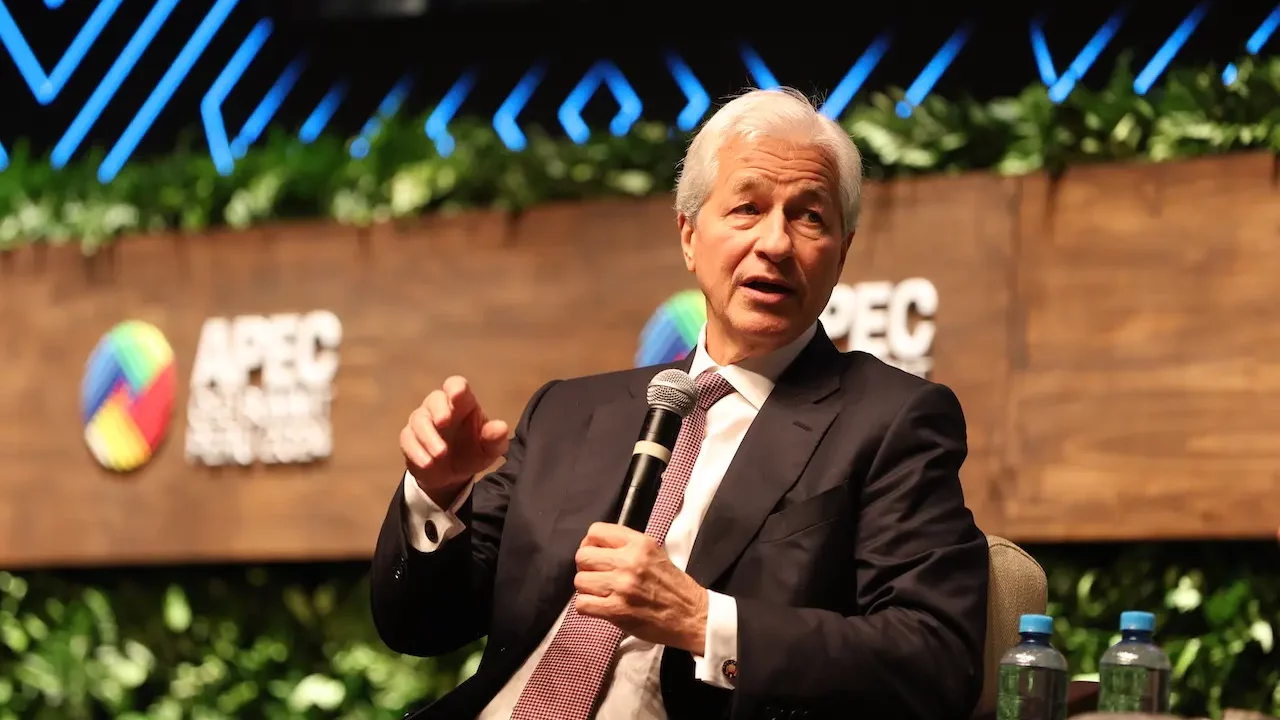 Un gobierno ineficiente es una razón para que sus ciudadanos se sientan insatisfechos: CEO de JP Morgan en la APEC
