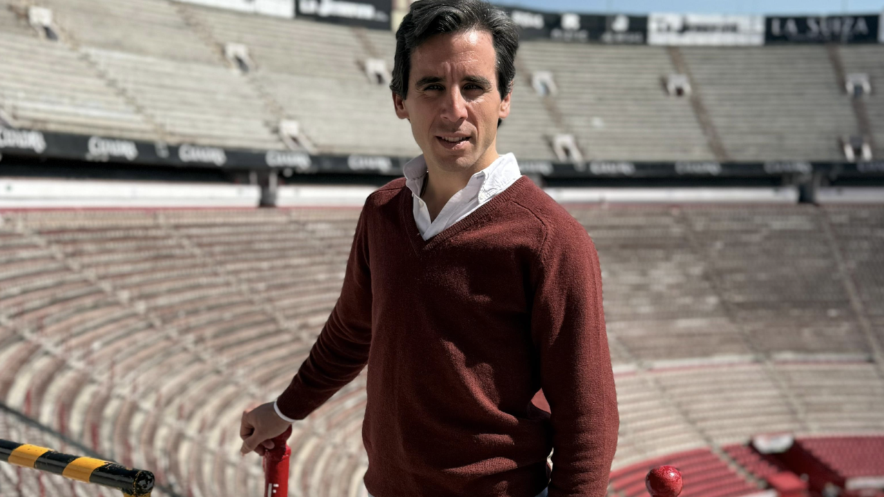 El matador español Juan Ortega llega a plaza La México y afirma que ‘en el toreo, se muere de verdad’