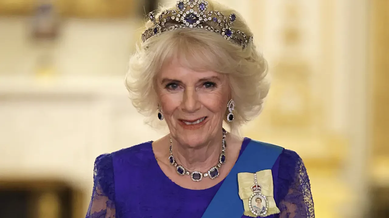 Palacio de Buckingham anuncia que la reina Camila sufre de una infección torácica