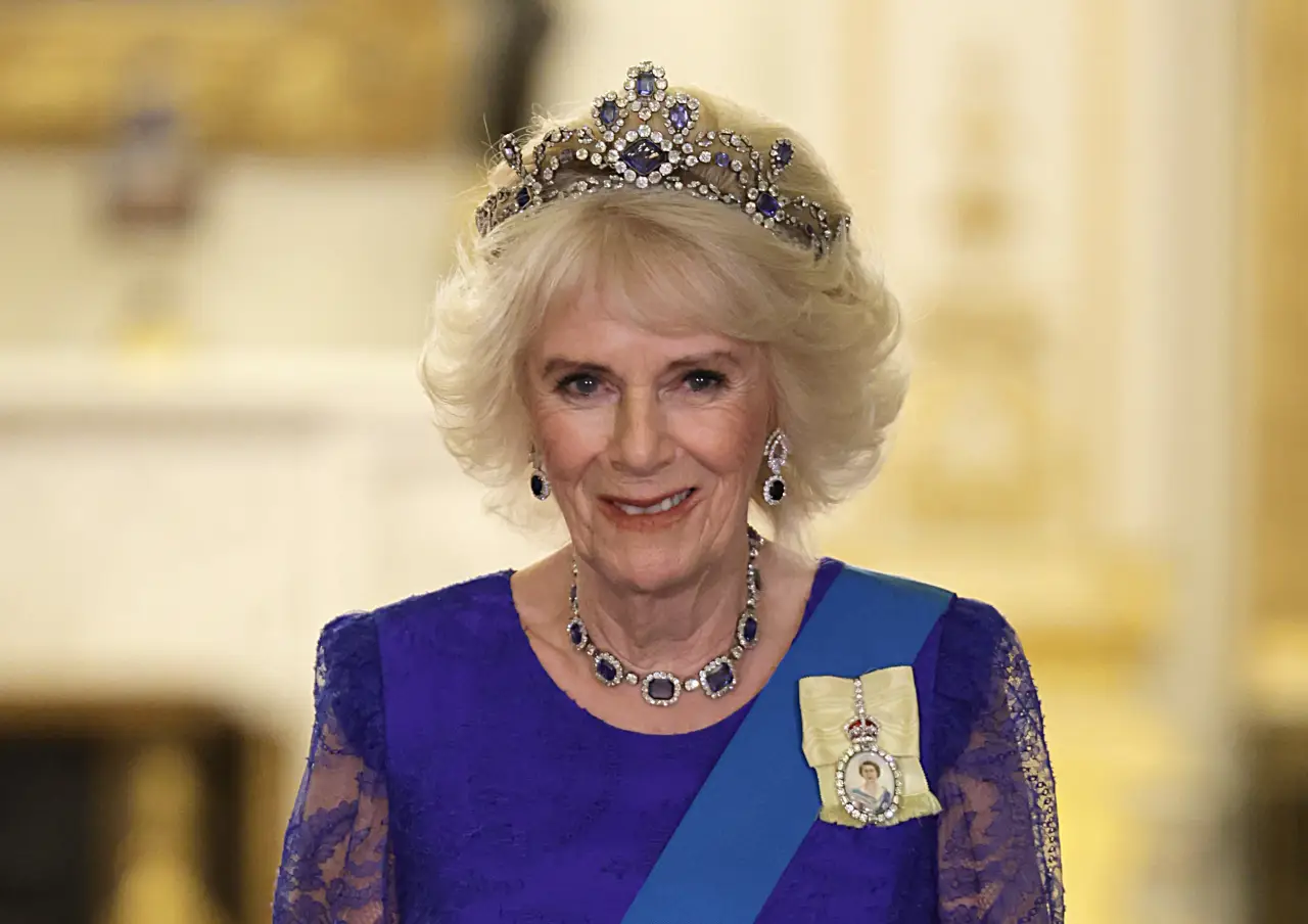 Palacio de Buckingham anuncia que la reina Camila sufre de una infección torácica