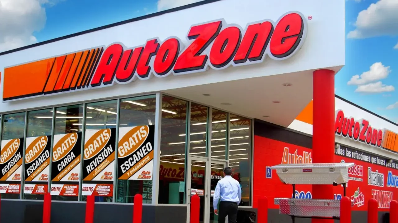 AutoZone reporta beneficios e ingresos inferiores a lo previsto para el primer trimestre