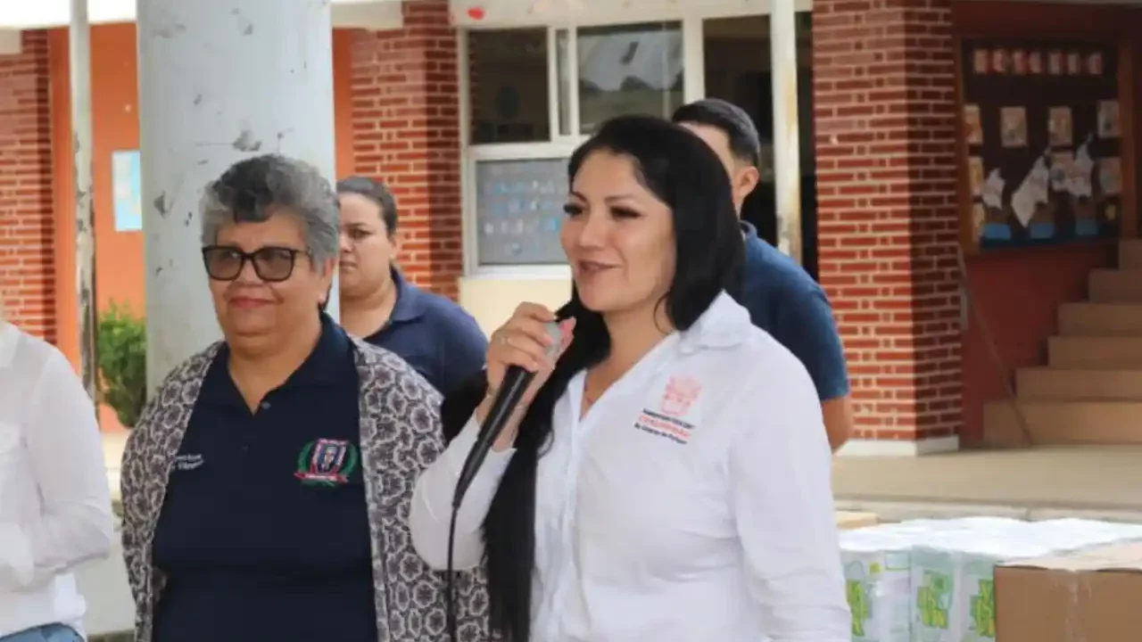 Investigan a alcaldesa de Michoacán tras agradecimiento a líder del narco