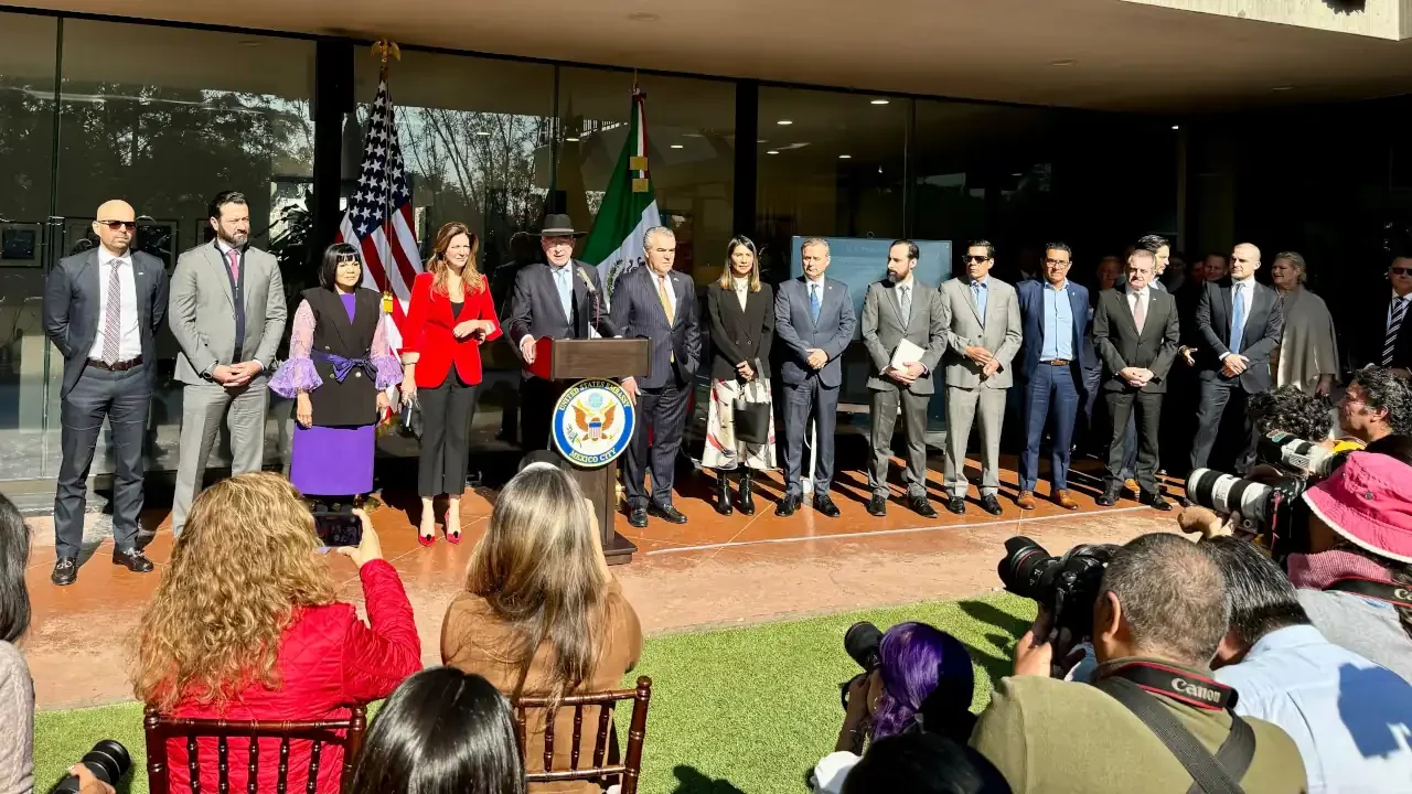 Integración comercial de México y EU va a seguir, a pesar de los desafíos y riesgos: Embajador Ken Salazar