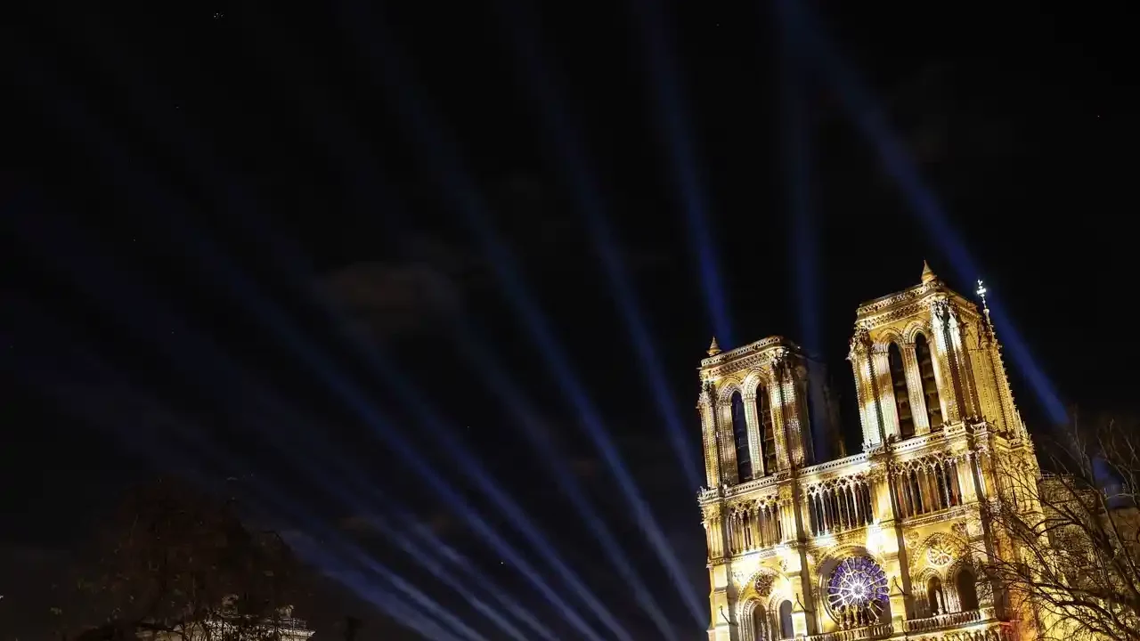 Reapertura de Notre Dame cambia de planes por mal tiempo