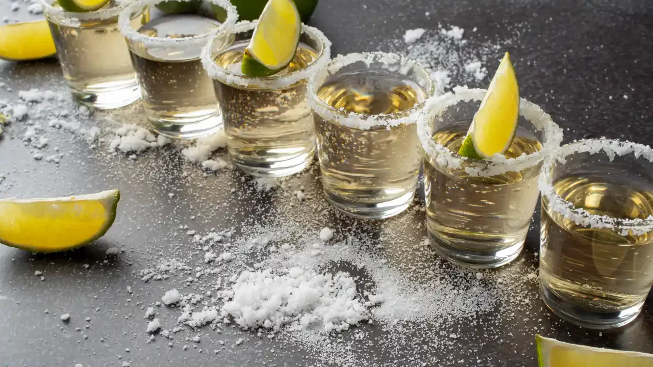 Trump pone en riesgo importaciones de EU de tequila y mezcal por 3,000 mdd