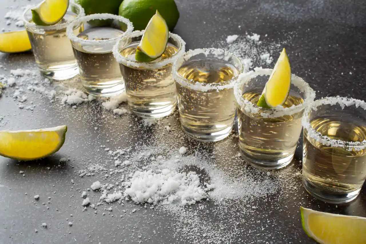 Trump pone en riesgo importaciones de EU de tequila y mezcal por 3,000 mdd