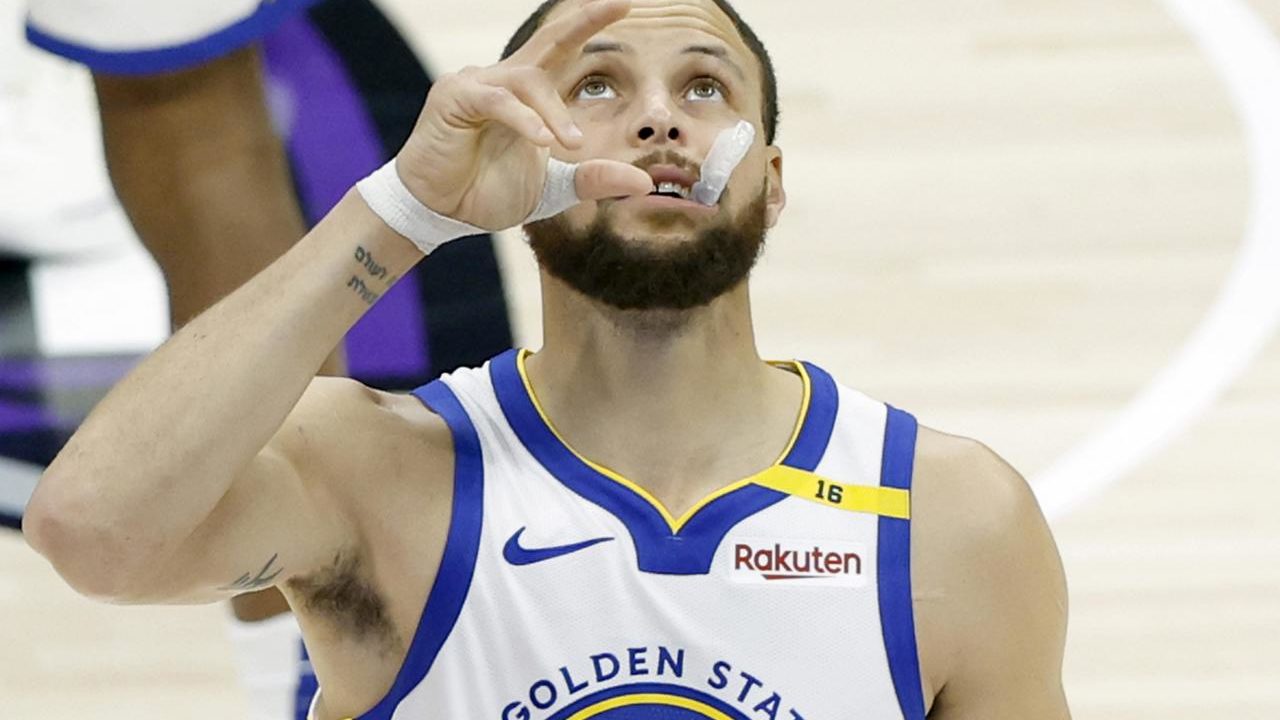 Curry lidera el ránking de camisetas más vendidas de la NBA por tercer año consecutivo