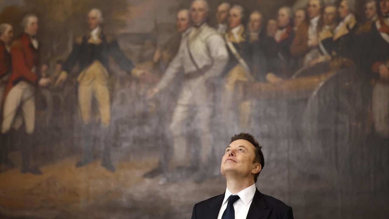 Acciones de Tesla suben por la promesa de Musk de lanzar vehículos eléctricos y autónomos más baratos
