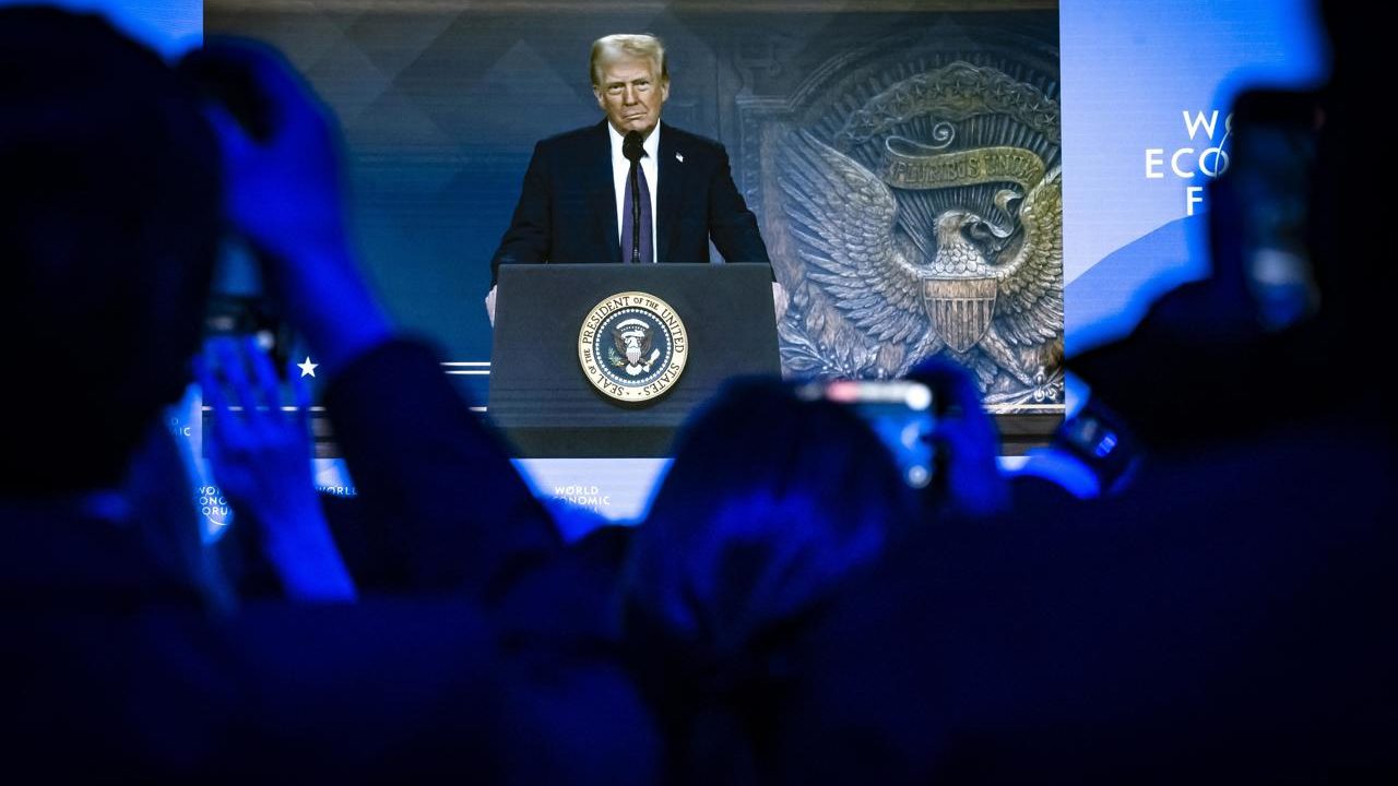 Foro de Davos invitará a Trump a acudir a la edición del próximo año, dice su fundador