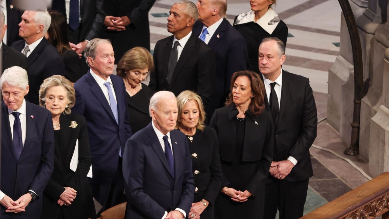 Trump muestra sintonía con Obama y se reencuentra con Harris en el funeral de Jimmy Carter