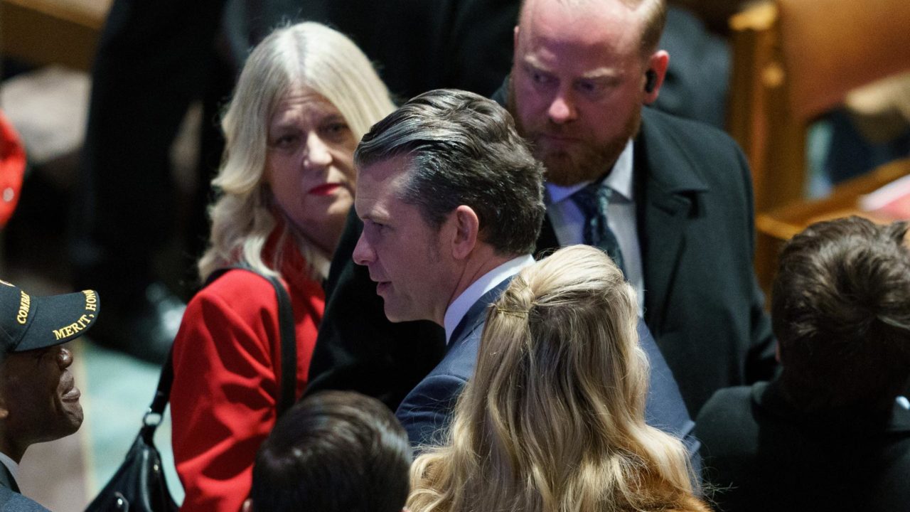 Presentan acusación contra Pete Hegseth, candidato al Pentágono, antes de que se vote su nombramiento