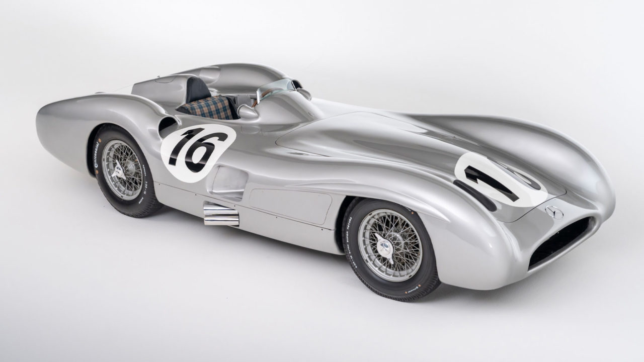 El Mercedes que manejó Juan Manuel Fangio en 1955 batiría el récord de un F1 en una subasta