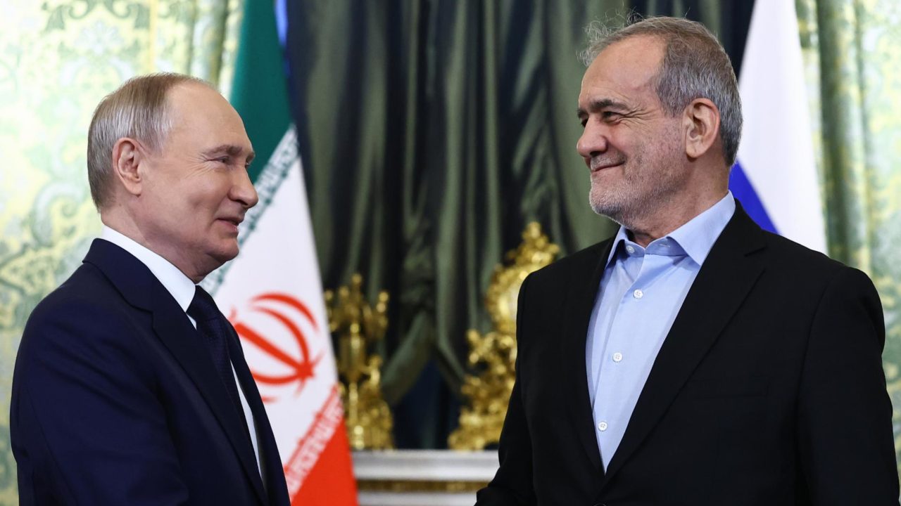 Comandante de la guardia revolucionaria de Irán dice que adquirió aviones de combate a Rusia
