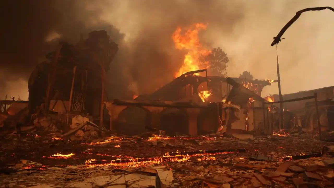 California enfrenta un nuevo incendio en plena alerta por fuertes vientos