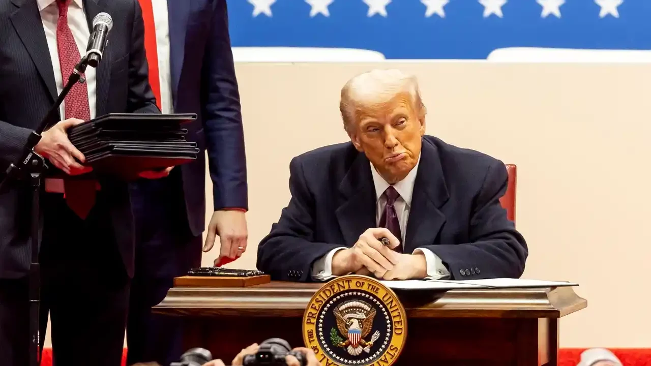 Trump cierra página y cuentas en redes en español de la Casa Blanca
