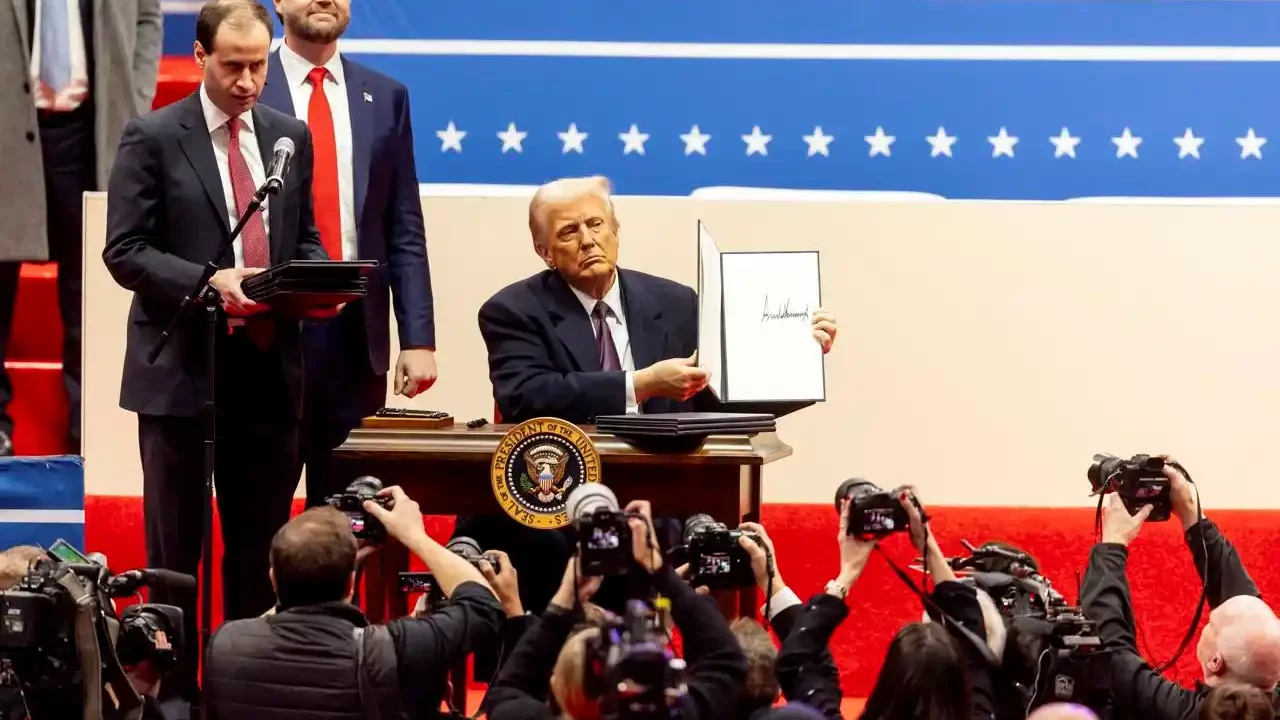 Colaborar en seguridad con Estados Unidos y defender a los migrantes