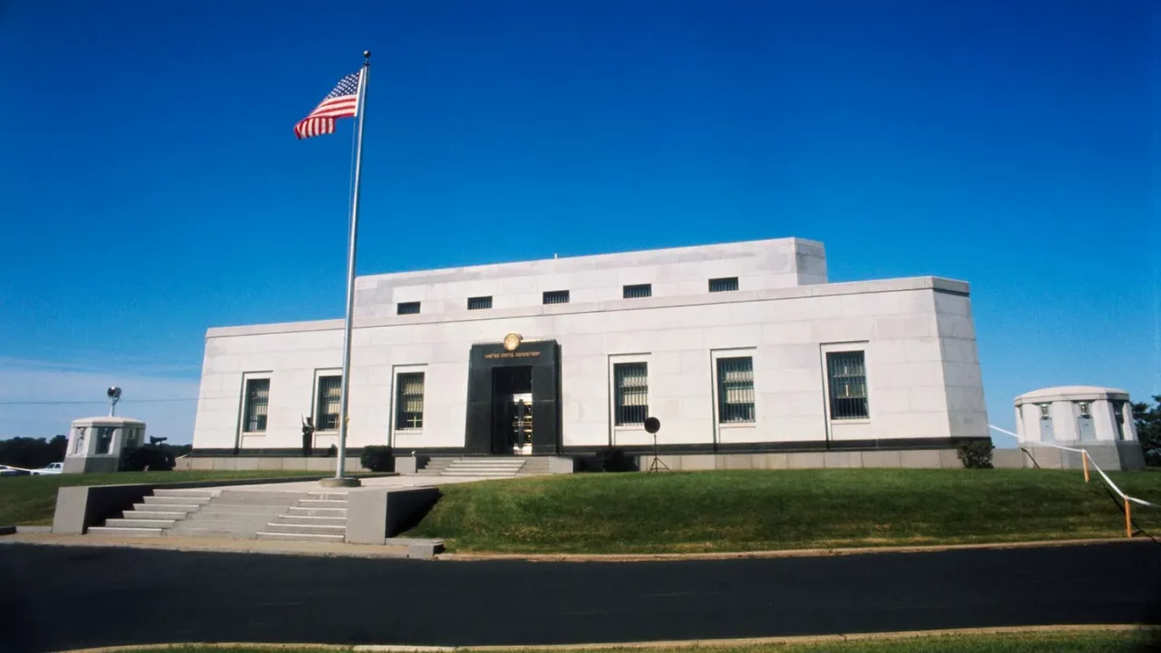 Trump y Elon Musk tienen en la mira al oro de Fort Knox: esto sabemos de su suministro de 400 mdd