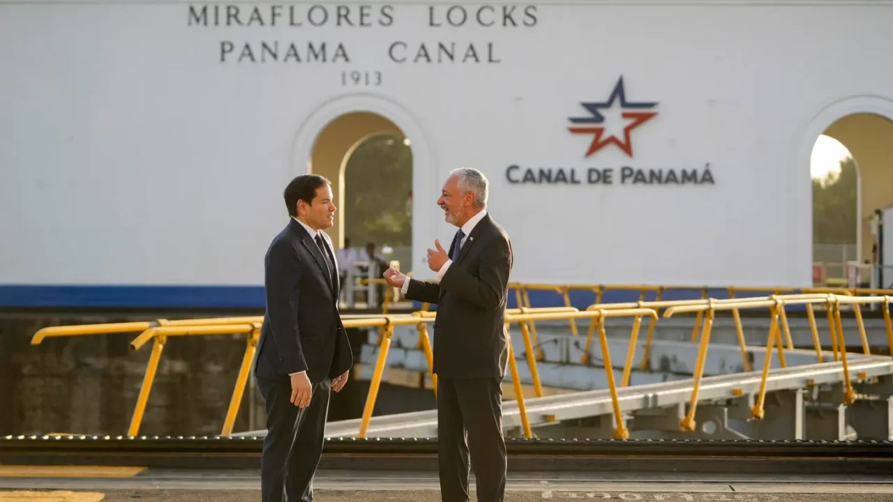 Panamá desmiente afirmación de EU respecto a que barcos del país pueden pasar gratis por el Canal