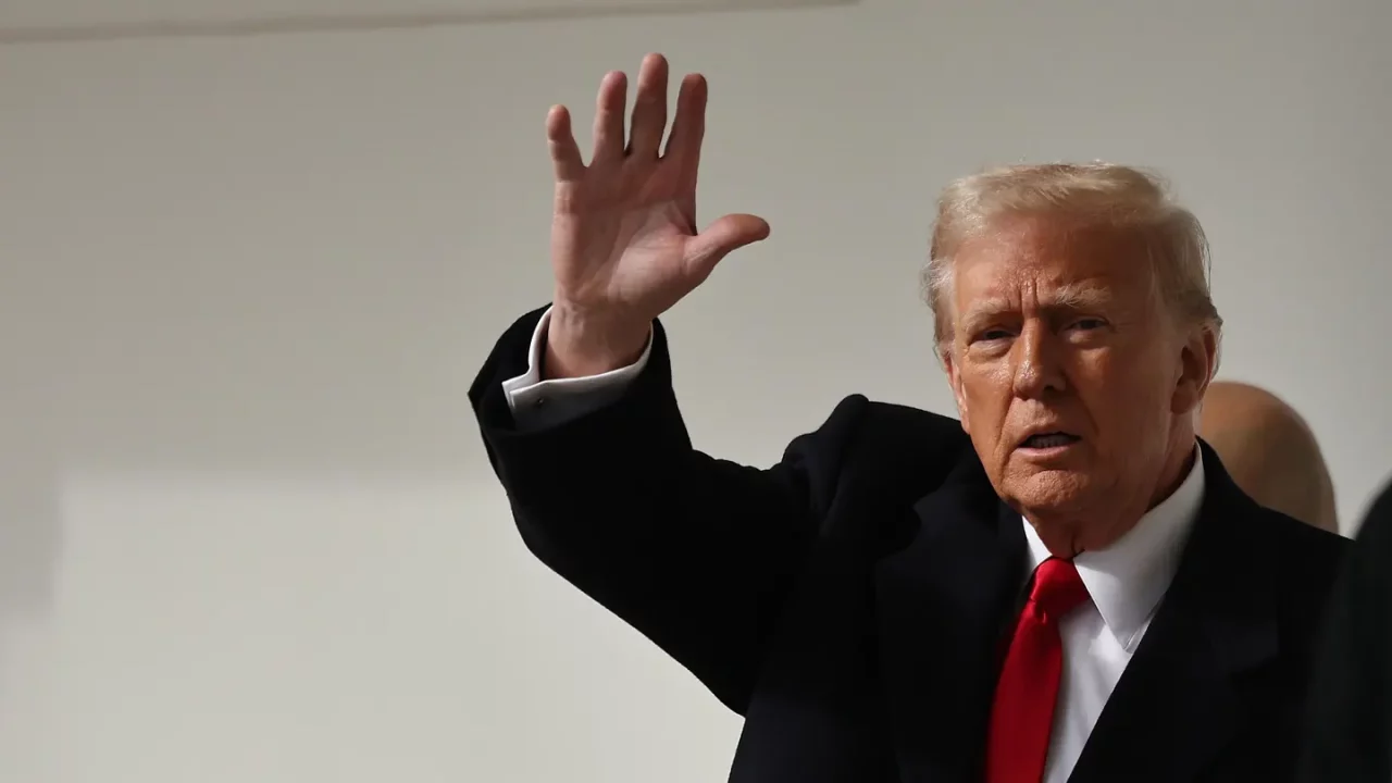 Estas son las principales demandas contra Trump y Musk: un juez ordena al HHS, los CDC y la FDA que restauren los sitios web antiguos