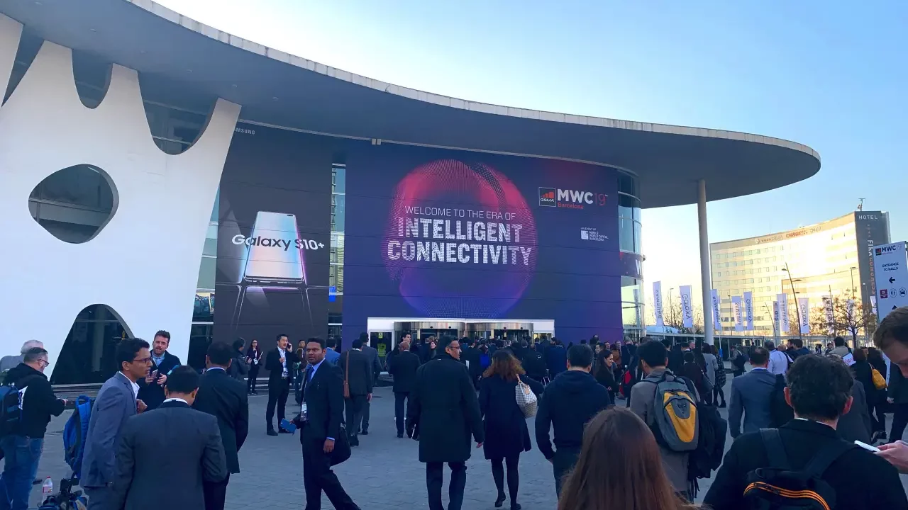 Conducción remota y un robot humanoide, algunas de las atracciones del Mobile Congress de Barcelona