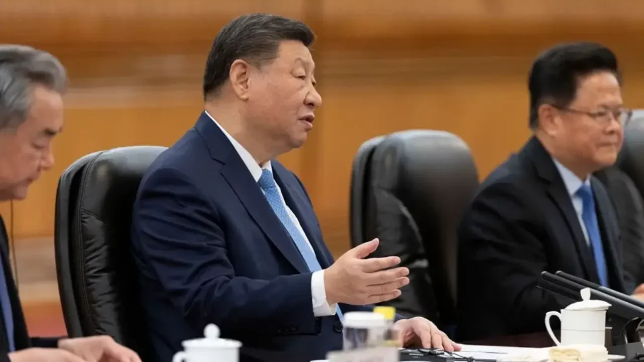 China corteja a ejecutivos globales mientras cae inversión directa y aumentan las tensiones comerciales