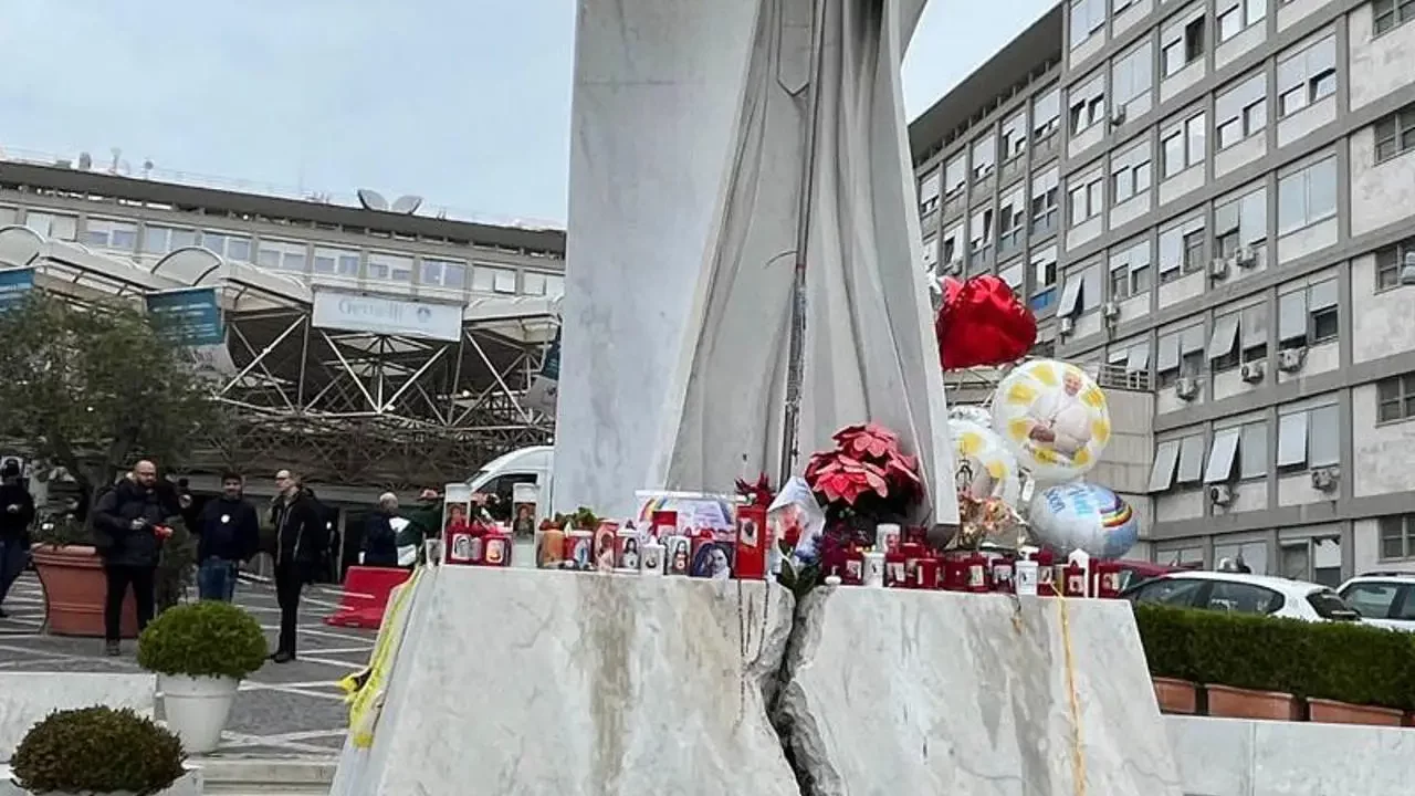 El papa Francisco sigue tratamiento sin ventilación mecánica, tras las insuficiencias respiratorias