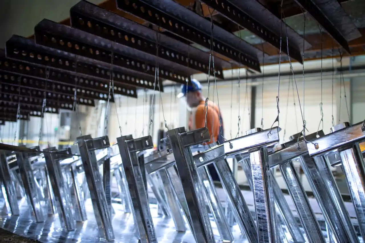 Aluminio sube a máximos de más de cuatro años