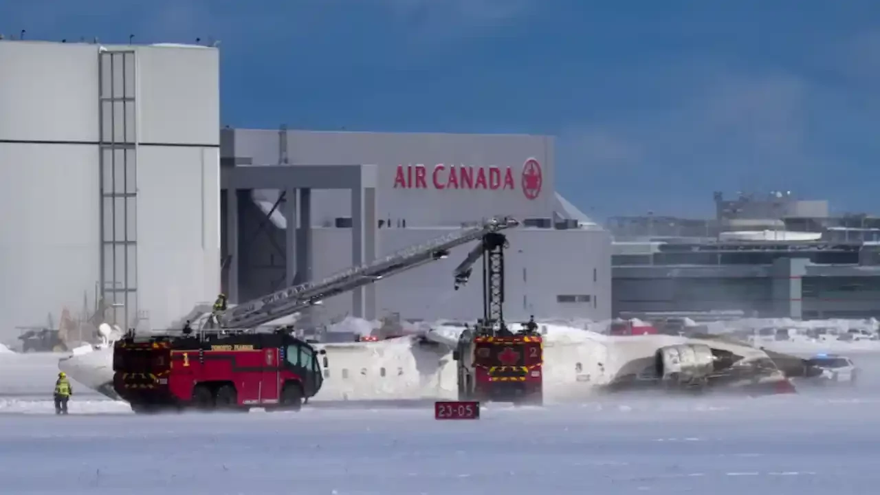 Al menos 18 heridos, tres de gravedad, al volcar un avión cuando aterrizaba en Toronto