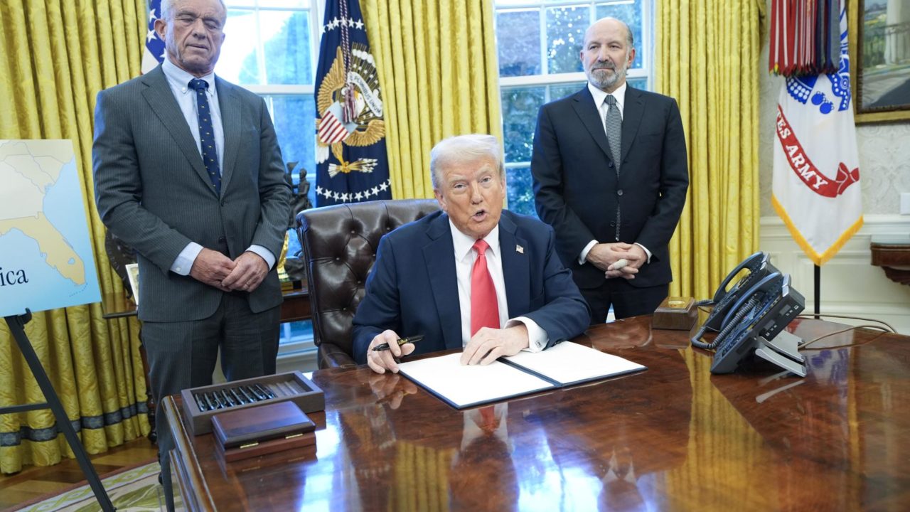 Trump planea exigir a los migrantes indocumentados que se inscriban en un registro