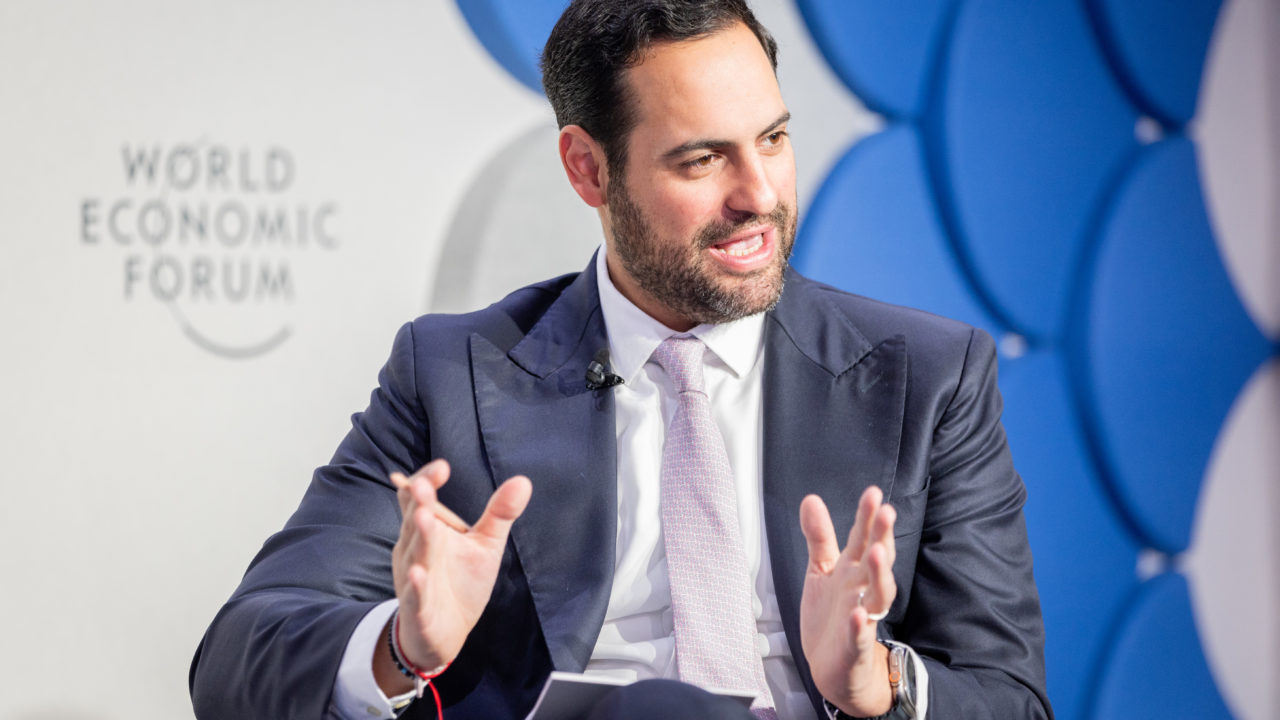 Kapital Bank destaca importancia de la inclusión financiera en el Foro Económico Mundial 2025