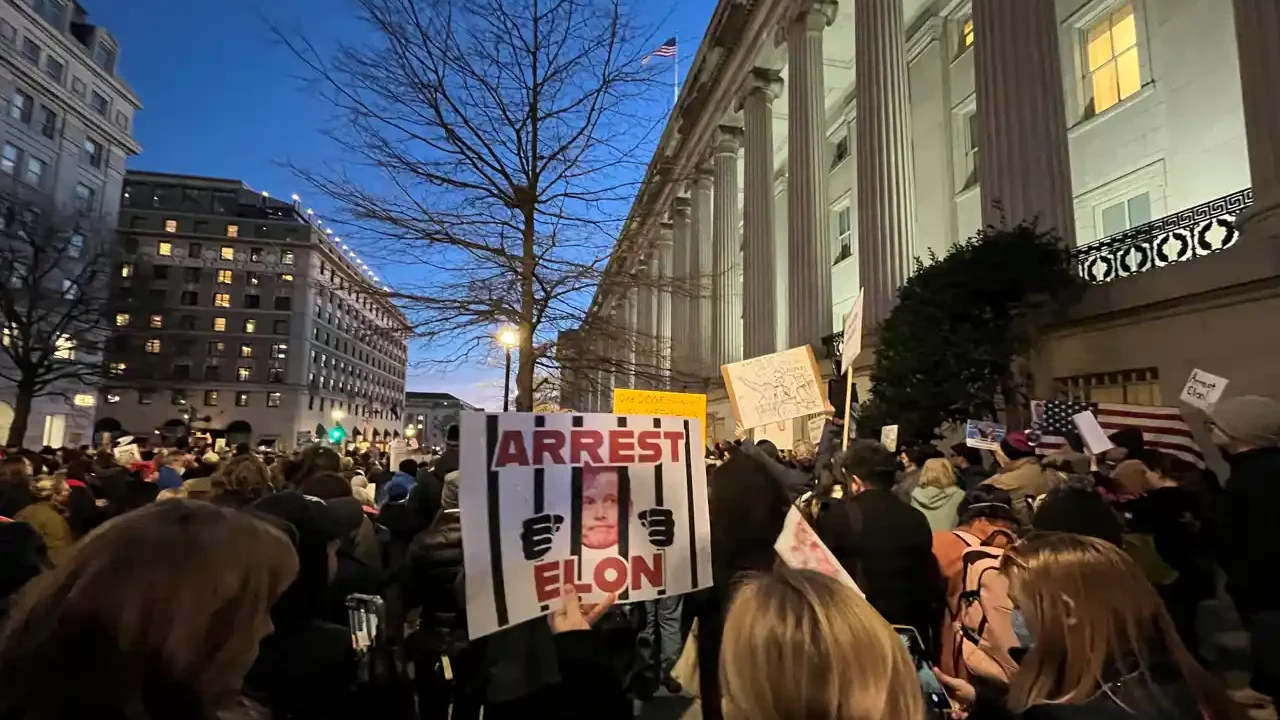 Se manifiestan en Washington contra rol de Musk en el Gobierno de EU
