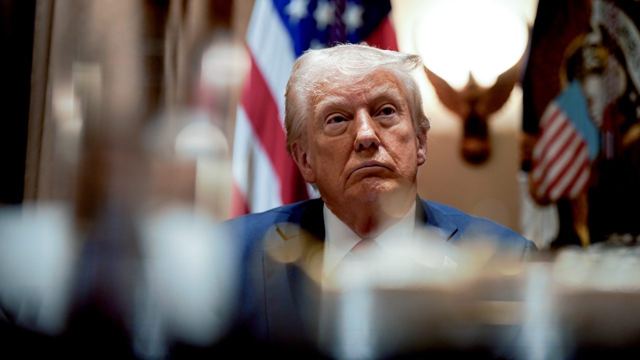 Trump descarta matar al líder supremo de Irán ‘por ahora’, aunque conoce su paradero
