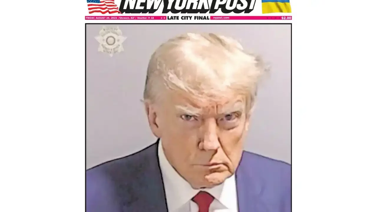 Trump exhibe en la Casa Blanca portada del New York Post con su ficha policial