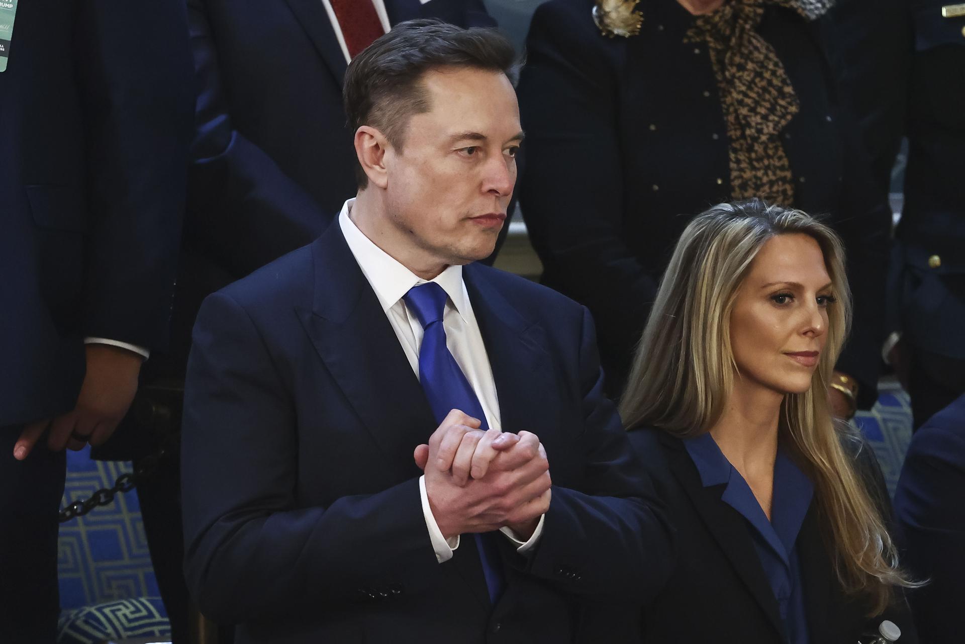 Elon Musk bloquea las tarjetas de crédito del personal de las bases de EU en Italia
