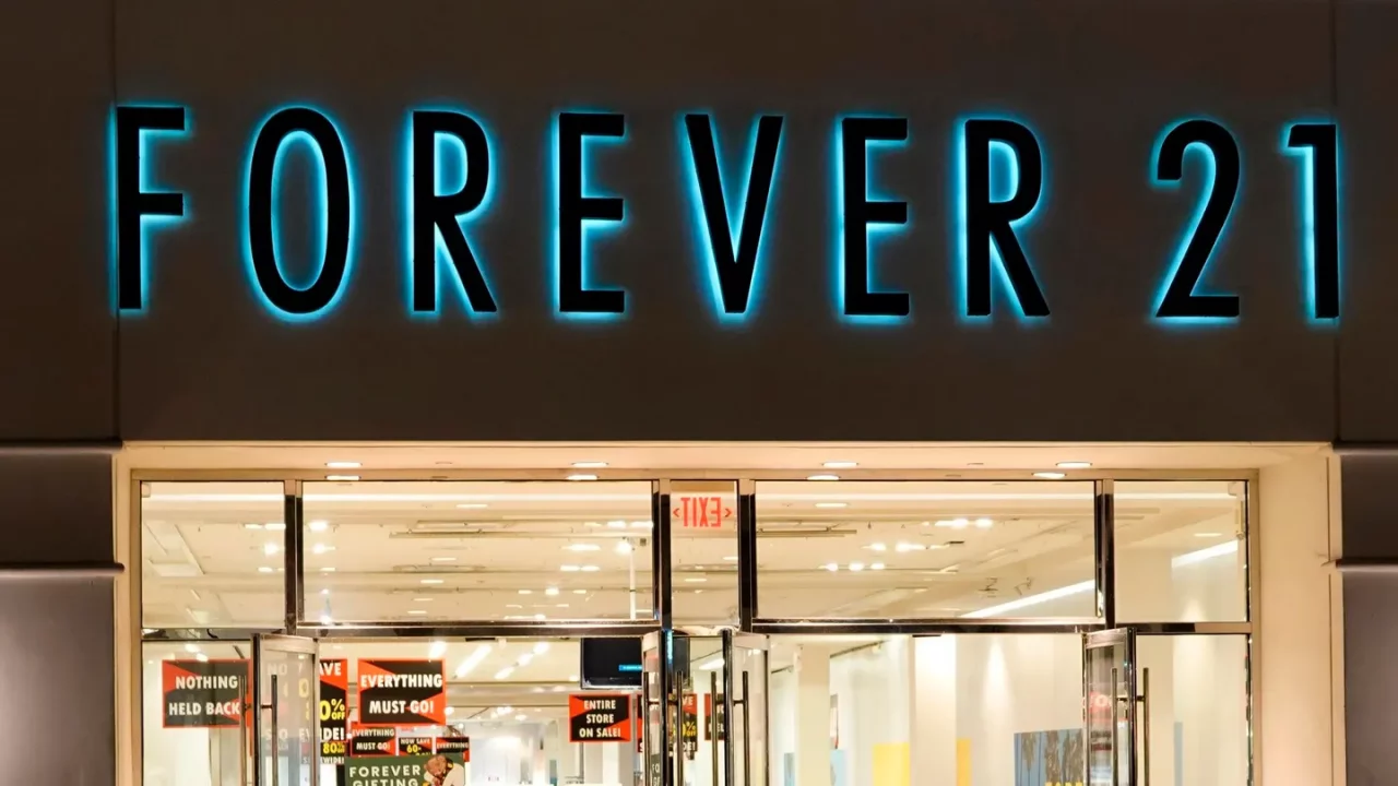 Forever 21 cierra todas sus tiendas en EU tras declararse en quiebra