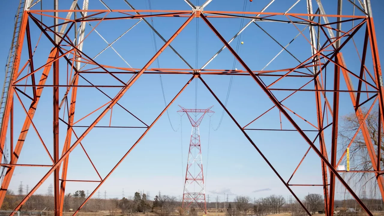 Ontario impone arancel del 25% a la electricidad en EU a partir de hoy; afecta a NY y Michigan