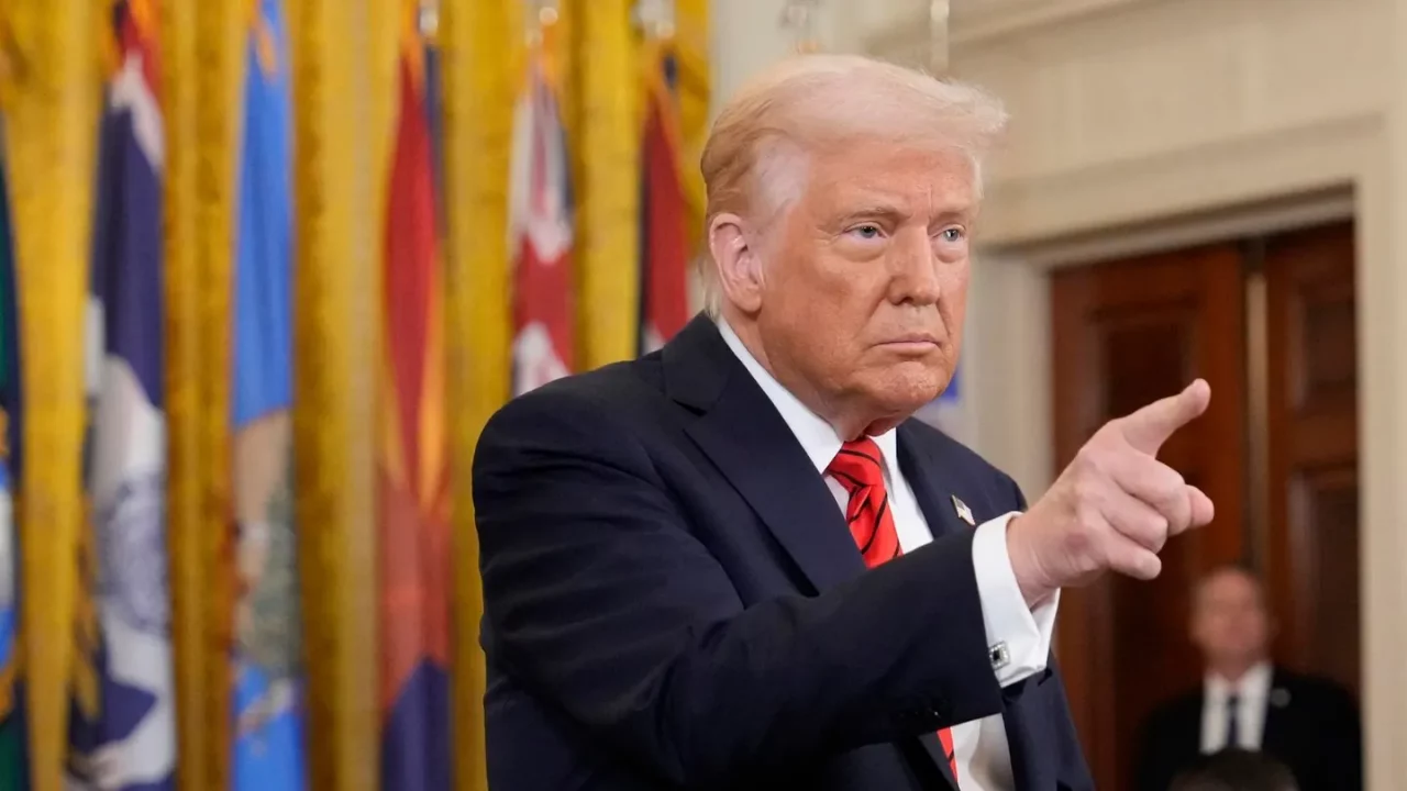 Trump impondrá arancel del 25% a los países que compren petróleo y gas a Venezuela