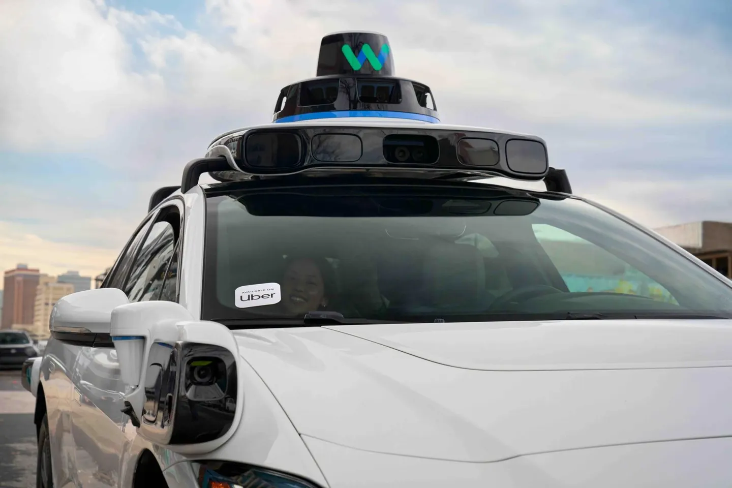 Waymo y Uber se unen para lanzar robotaxis en Austin