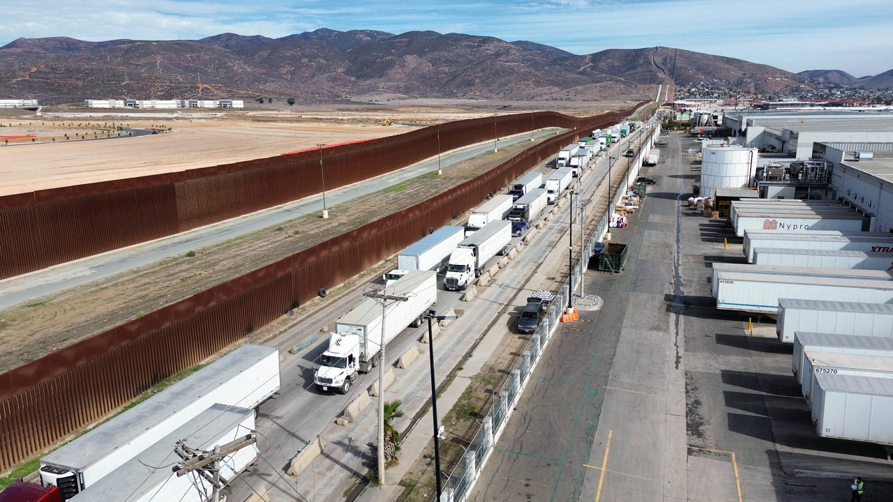 Aranceles de Trump han afectado a 200,000 tractocamiones en México: Canacar