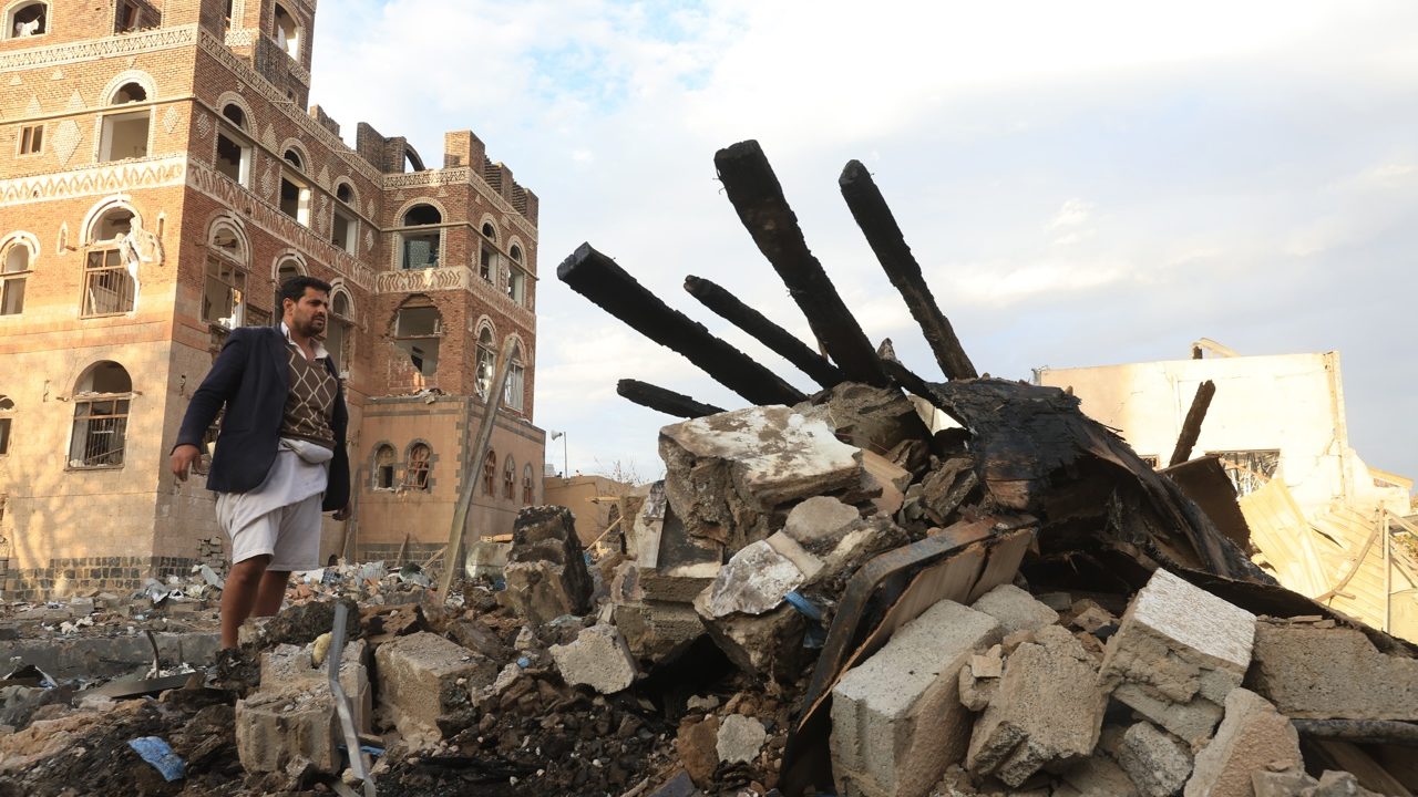 Administración de Trump envía accidentalmente planes bélicos en Yemen a periodista