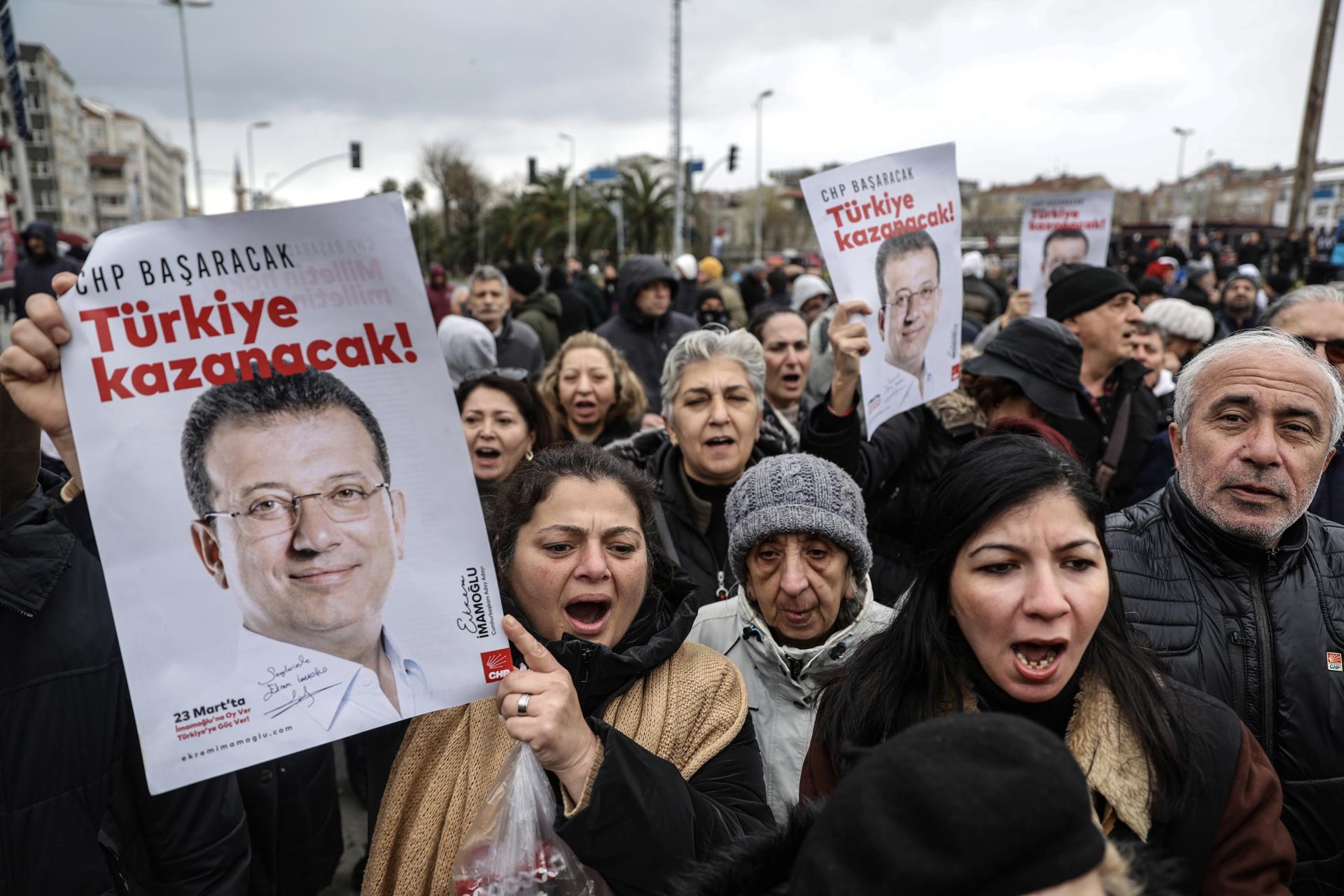 Turquía detiene al alcalde de Estambul; oposición lo califica como ‘golpe de estado’