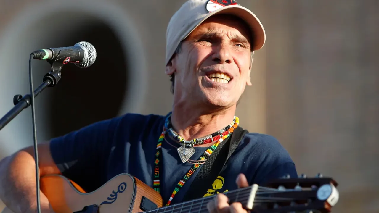 Manu Chao debuta en Filipinas con 2 conciertos que arrojan luz sobre el amenazado pangolín
