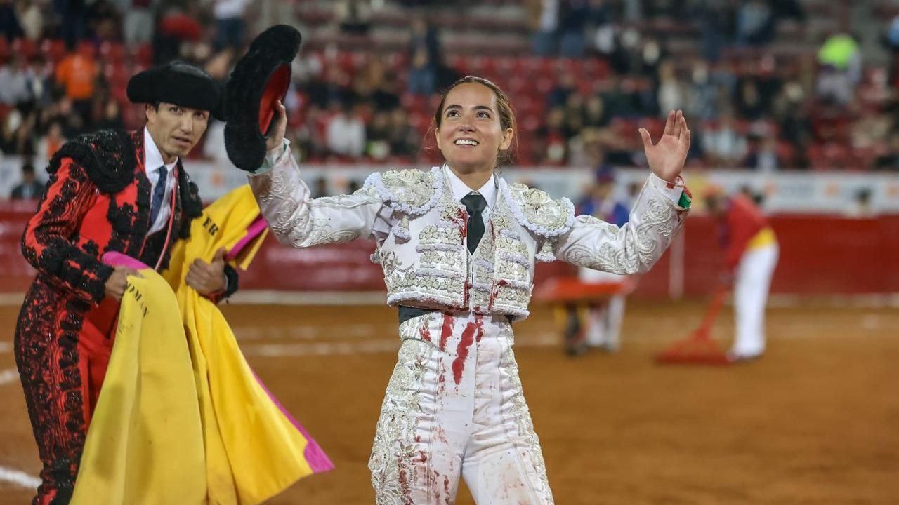 El toreo se viste de morado en plaza La México