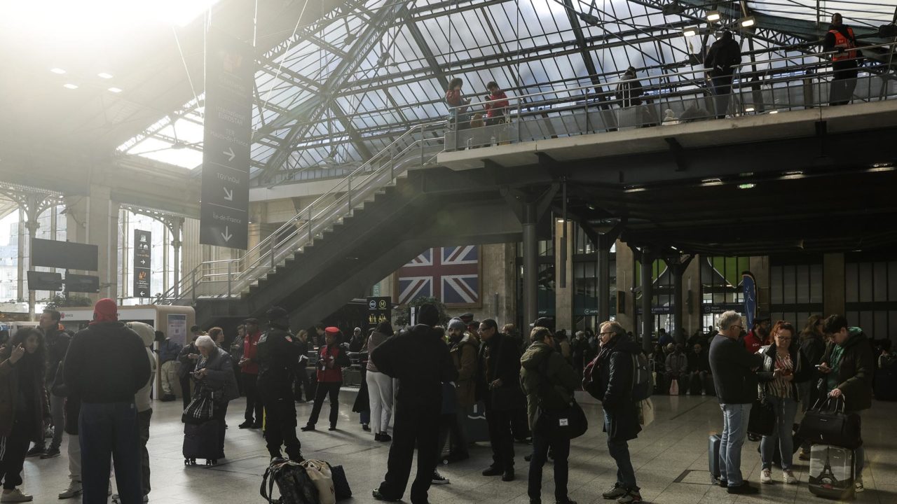 Hallazgo de una bomba de la II Guerra Mundial interrumpe trenes en París