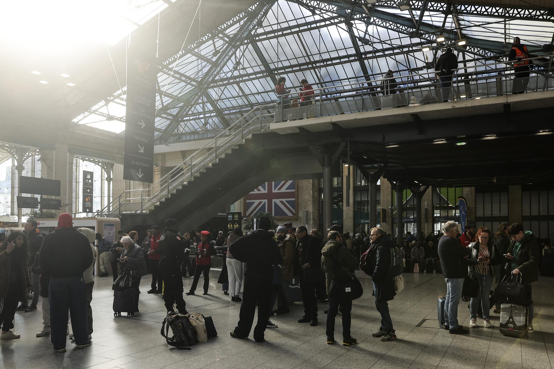 Hallazgo de una bomba de la II Guerra Mundial interrumpe trenes en París
