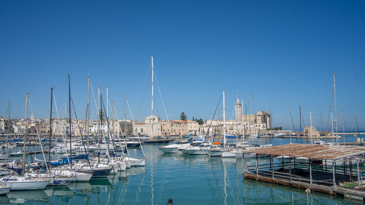 Conoce Trani: pintoresca ciudad portuaria italiana con un ‘twist’ de encanto y diversión