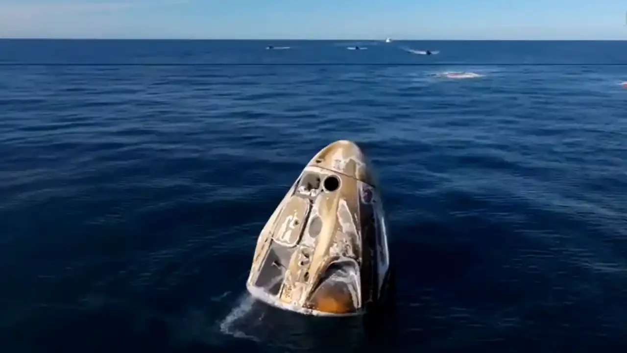 Regresan astronautas atrapados en Estación Espacial por nueve meses